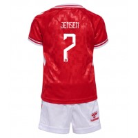 Maglie da calcio Danimarca Mathias Jensen #7 Prima Maglia Bambino Europei 2024 Manica Corta (+ Pantaloni corti)